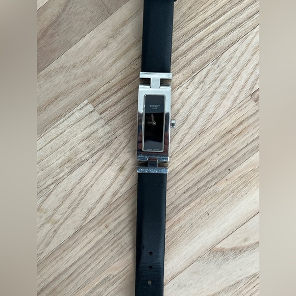 Tissot Ladies Watch Equi-T Stainless Case Black Dial Genuine Leather Strap Rare - Picture 6 of 17
